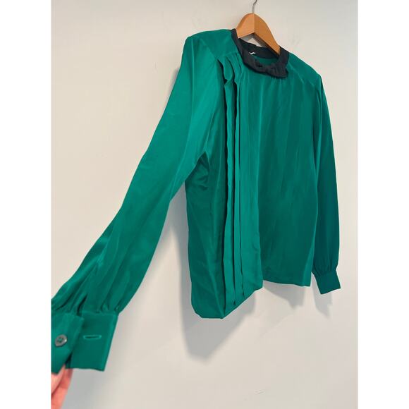 Carlisle 100% Silk Green  Pleated Blouse w Black Contrast Collar Size 8 JL - Picture 2 of 10